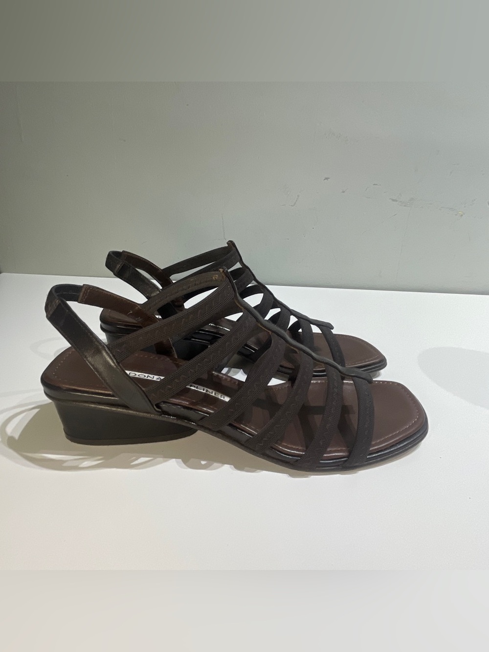 Donald J Pliner cage Brown Block sandals 7